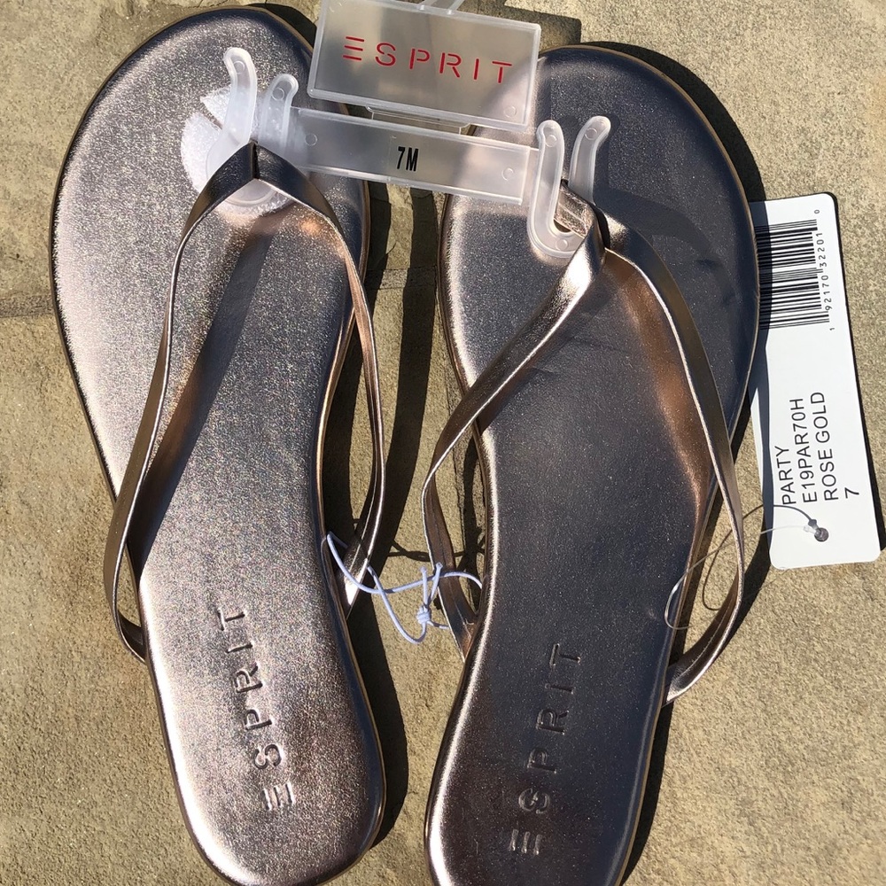 NEW Espirit rose gold flip flops size 7